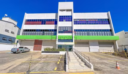 Lapa de baixo: Prédio com galpão industrial, 30 salas, 20 WC, 30 vagas e 6.365m² construída