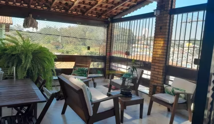 Sobrado 2 suítes 2 vagas 150m² Horto Florestal