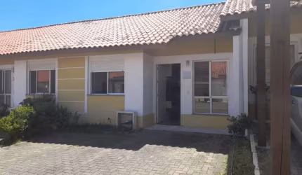 Casa 2 dormitórios mobiliada.