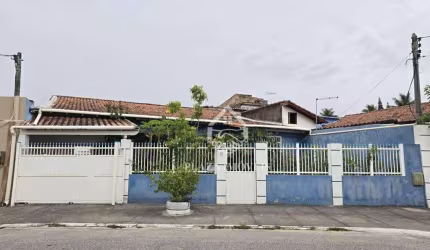 Casa com 4 dormitórios, 220 m² - venda por R$ 700.000,00 ou aluguel por R$ 4.100,00/mês - Centro - São Pedro da Aldeia/RJ