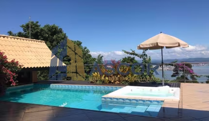 Casa com 4 quartos à venda na Rua Margot Ganzo Araújo, --, Centro, Florianópolis por R$ 3.500.000