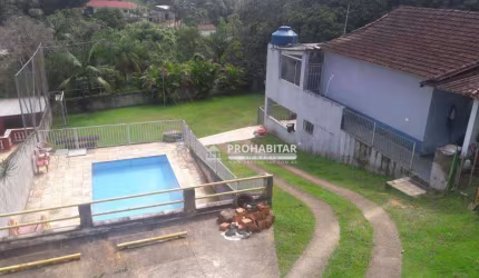 Vendo ótima chácara de 2.250m², com casa de 5 dormitórios sendo 1 suíte no Cipó do meio, com piscina e churrasqueira.