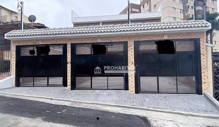 Vendo Ótimo sobrado com 3 dormitórios, sendo 1 suíte, com lavabo, 2 vagas de garagem e churrasqueira, com 100m² de área construída e 85m² metros