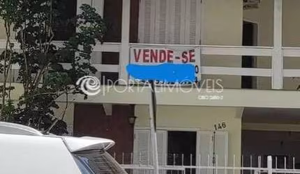 Sobrado em Meia Praia