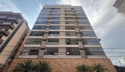 Amplo Apartamento Mobiliado com 4 Dormitórios a 150m da Praia em Meia Praia