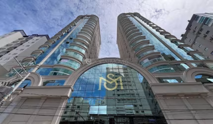 Luxo e Conforto em Meia Praia: Apartamento de 03 Suítes na Piazza San Marco Residence
