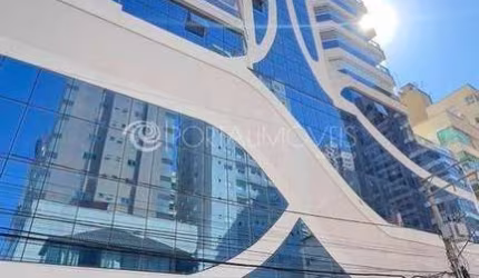 Apartamento de Alto Padrão com 4 Suítes e 970m² de Lazer a 350m do Mar