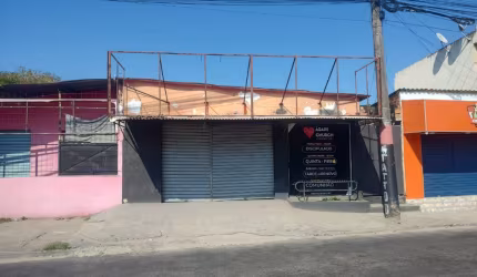 Loja com 112M² na Avenida Cesário de Melo,  em Santa Cruz.