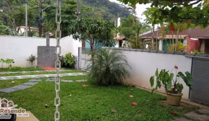 Casa com 4 quartos à venda no Massaguaçu, Caraguatatuba  por R$ 580.000
