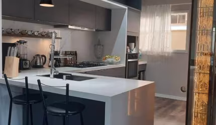 Casa à Venda 187m²  com 3 quartos/suíte e piscina no Bairro Pedra Branca em Palhoça-SC