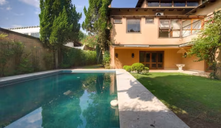 Casa tipo para venda com 4 quartos, sendo 3 suítes, 750m²
