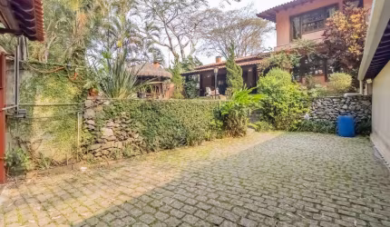 Casa no condomínio Clube Castelo para venda com 3 quartos, sendo 2 suítes, 306m²
