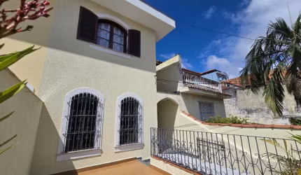 Sobrado para venda com 3 quartos, sendo 1 suíte, 190m²
