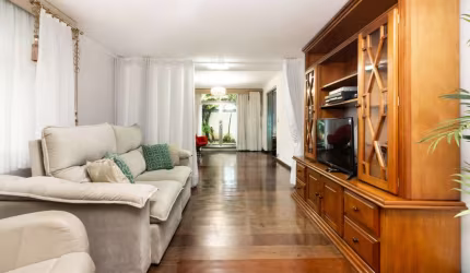 Casa tipo para venda com 3 quartos, sendo 1 suíte, 335m²