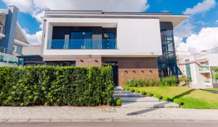 Cond. Plaza Madrid - Casa 4 dormitórios, sendo 4 suites e 7 vagas no Neoville.