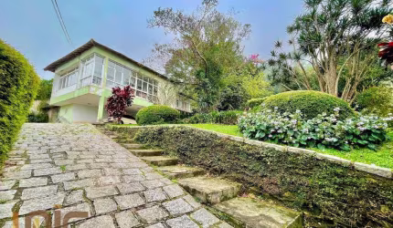 Casa com 3 dormitórios à venda, 232 m² por R$ 980.000,00 - Cascata dos Amores - Teresópolis/RJ