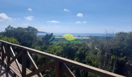 Linda casa com exuberante vista para o mar e Ilha do Campeche, a 600 metros da Lagoa do Peri e 1,2
