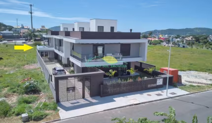 Casa de alvenaria com 2 pavimentos, 3 suítes, financiável, ao lado de área verde, Residencial Las L