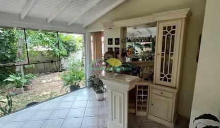 Casa à venda com 3 suítes em rua sem saída no Morro das Pedras, Florianópolis/SC