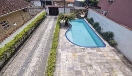 Sobrado com 4 dormitórios à venda, 140 m² por R$ 894.000 - Jardim Helena Maria - Guarujá/SP