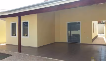 Casa com 3 dormitórios à venda, 157 m² por R$ 900.000,00 - Centro - Serra Negra/SP