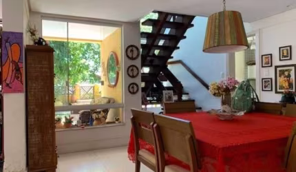 Casa 6/4 com suíte + Dependência - Condomínio Jardim Gantois