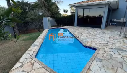 CASA  CINCO QUARTOS LOCALIZADA A 600 METROS DA ORLA DA LAGOA - LAGOA SANTA
