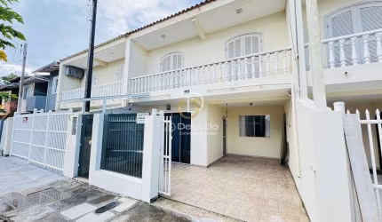 Sobrado a venda 1 quadra da mar 3 quartos