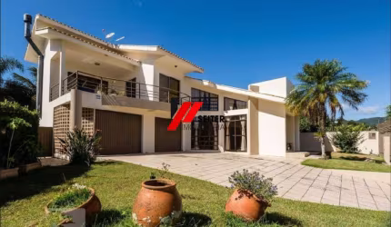 Linda casa a venda de 4 dormitórios no bairro Itacorubi