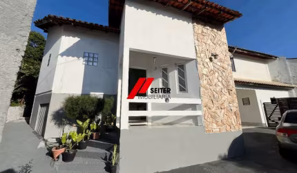 Casa de 3 dormitórios à venda no Bairro Itacorubi em Florianópolis