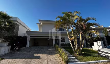 Casa Completo em Condomínio na Praia Brava