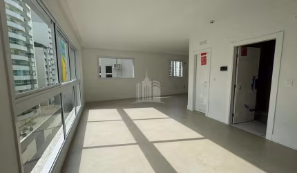 Apartamento Novo com 03 Dormitórios no Centro de Balneário Camboriú