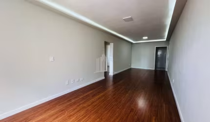 Apartamento no Ed Icaraí a 500 metros da praia! Com 2 dorm. sendo 1 suíte, 1 vaga privativa em Balneário Camboriú