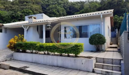 Casa térrea a poucos metros do mar dos Ingleses, Florianópolis SC
