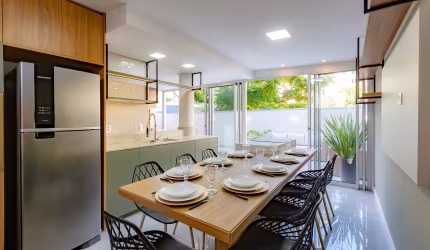 Apartamento com lindo terraço, ensolarado em ótima localização.