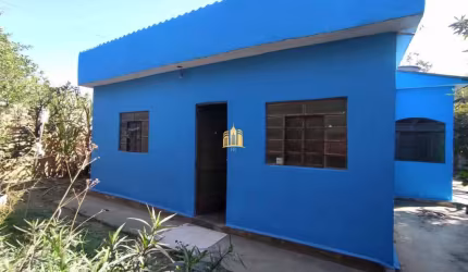 Casa à venda em Esmeraldas-MG, bairro Novo Retiro: 5 quartos, 2 salas, 2 banheiros, 5 vagas de garagem, 200m²!