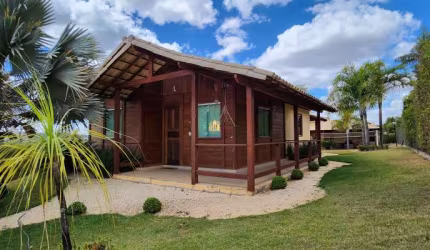 Casa em Condomínio de Luxo em Fortuna de Minas-MG: 2 Quartos, 1 Sala, 2 Banheiros, 6 Vagas de Garagem, 190m² de Área - Imperdível!