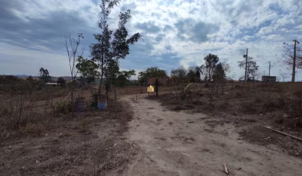 Terreno à venda em Esmeraldas-MG, Monjoulinhos: 1.000,00 m² de área!