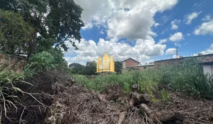 Terreno à venda no Centro de Esmeraldas-MG com 750m² de área!