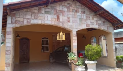 Casa Especial no Centro de Esmeraldas-MG: 3 Quartos, Suíte, 2 Salas, 4 Vagas de Garagem - Aproveite essa Oportunidade!