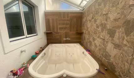 Casa em Condomínio Fechado c/ 2 quartos, e 2 vagas, 110m², à venda no Condomínio Villa D Este, no bairro Vila Bertioga, por 650.000,00