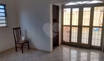 Casa com 3 quartos à venda em Jardim Ivone - SP