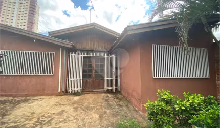 Casa com 3 quartos à venda ou para locação em Vila Maracy - SP