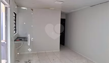 Casa com 2 quartos à venda em Jardim Ivone - SP