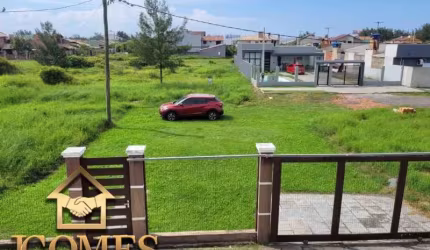 BELA CASA COM PISCINA  A POUCOS METROS DO MAR