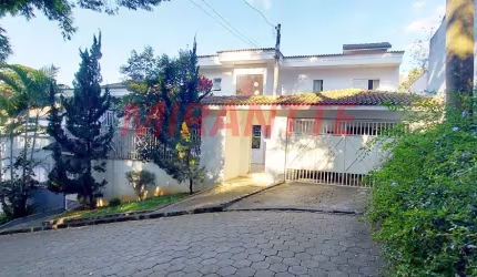 Sobrado de 290m² com 3 quartos em Horto Florestal