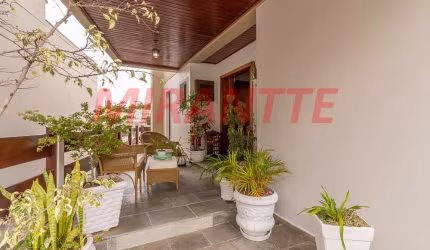 Sobrado de 311m² com 4 quartos em Jardim França