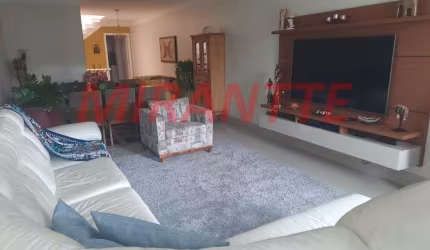 Sobrado de 177m² com 3 quartos em Água Fria