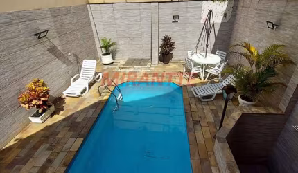 Sobrado de 251m² com 3 quartos em Santana