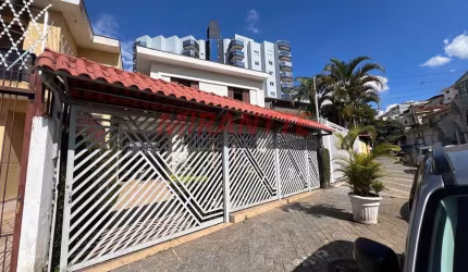 Sobrado de 214m² com 3 quartos em Água Fria